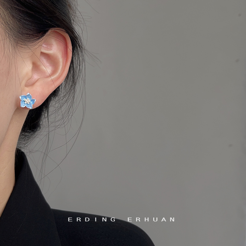 Klein fresco azul camelia resina pequeña flor pendientes dulce y lindo japonés y coreano nueva fábrica de accesorios de oído al por mayor Specification image