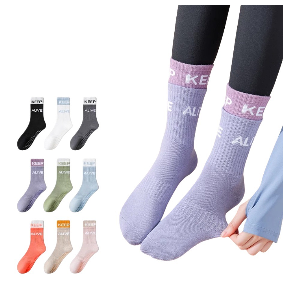 One-piece delivery of professional yoga socks for women, summer mid-calf, indoor, anti-slip, Pilates sports with shark pants, floor socks Item Picture