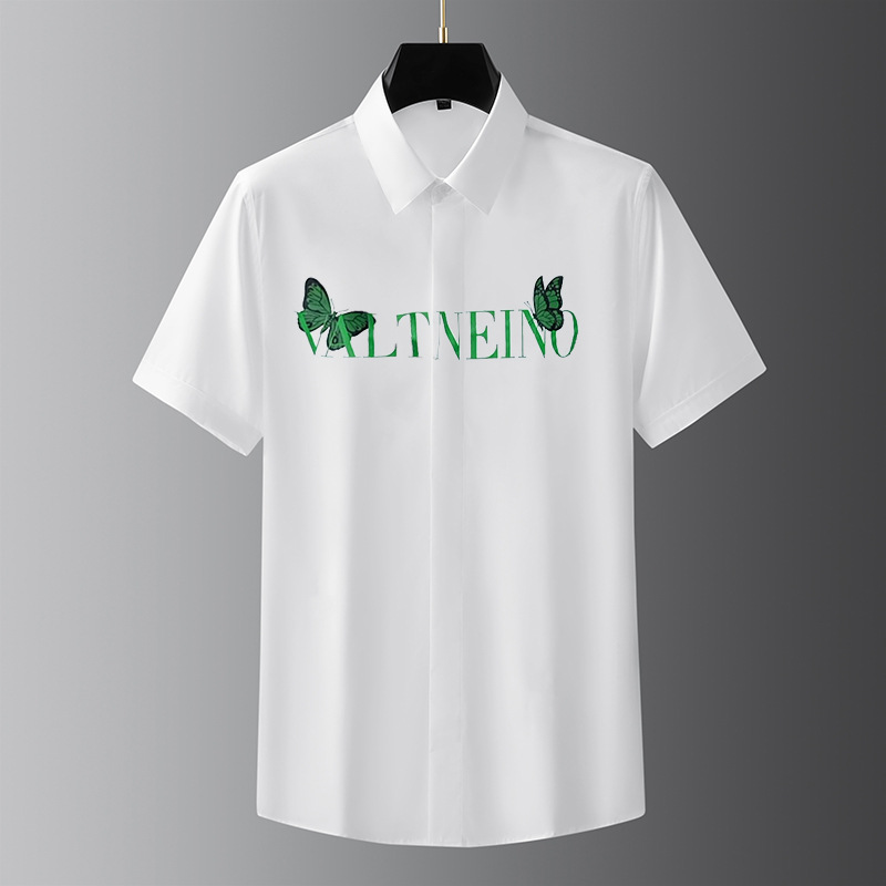 A high-end European cotton short-sleeved shirt with slim-fit prints from a trendy brand. It's a light luxury summer casual and versatile shirt for men details Picture