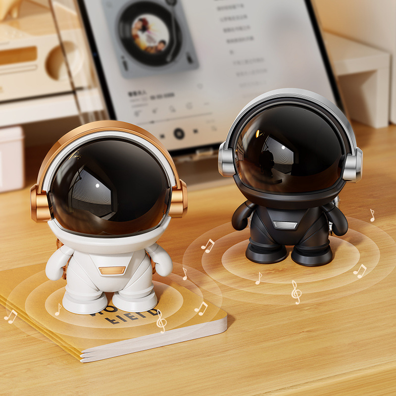 New Astronaut creative Bluetooth speaker, desktop student seven-color light subwoofer, outdoor small speaker, portable gift Application Scenario