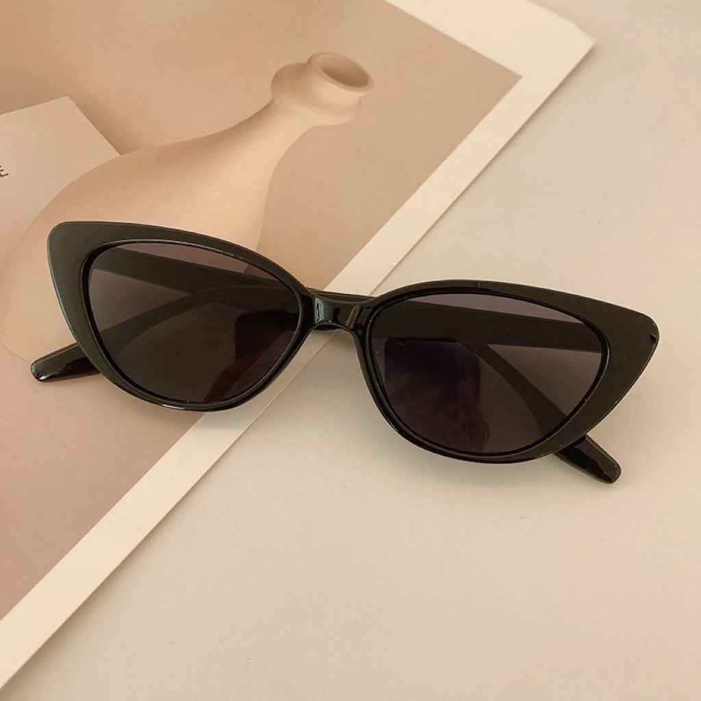 New spicy girl style face-enhancing small sunglasses, retro and high-end cat-eye sunglasses, fashionable street style, ins Little Red Book style