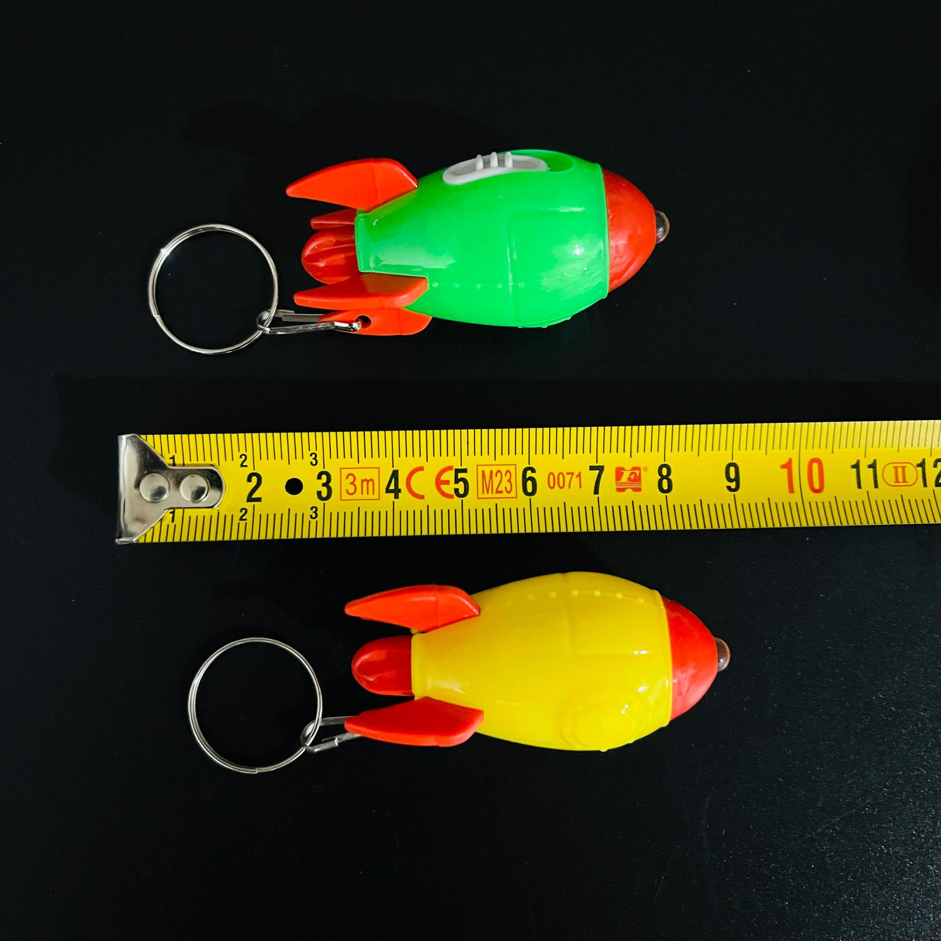 Anti-missile keychain light 1 yuan 2 yuan store stall source wholesale portable pendant light gift wholesale Application Scenario