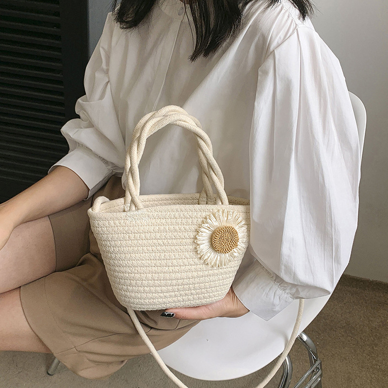 Country-style hand-woven bag, eco-friendly handbag, flower-patterned commuting single-shoulder bag, solid-color storage bag, vacation crossbody bag Application Scenario