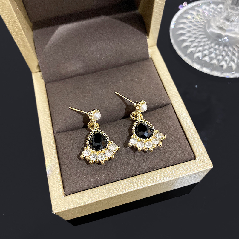 French retro palace black rhinestone earrings female superior sense simple temperament pearl studs 925 silver needle earrings