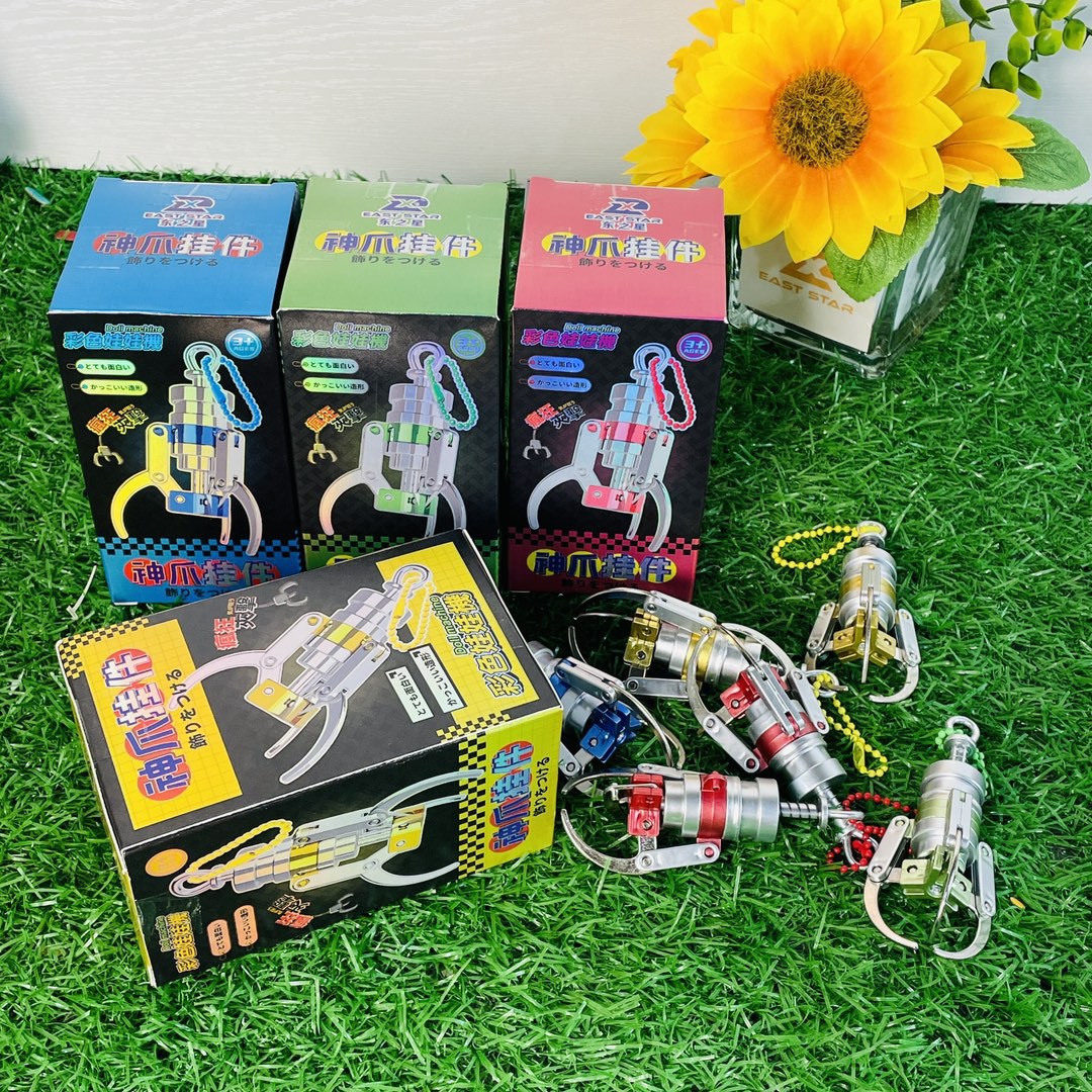 Cross-border new Taiwanese claw machine gripper can hold simulated mini colorful claw keychain pendant accessories wholesale alloy gripper toys keychain pendants details Picture