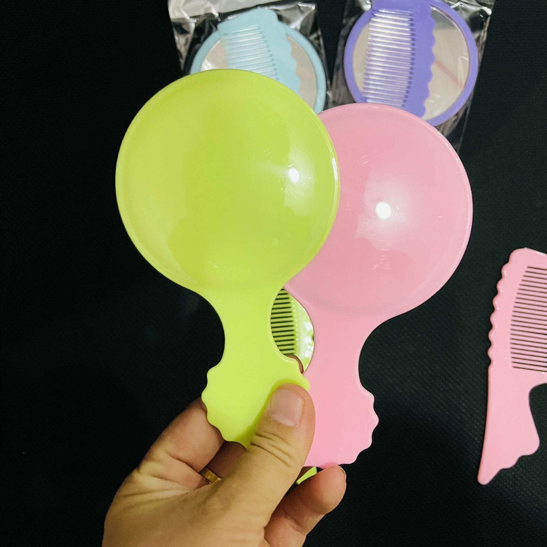 【 Zone 3-13 】316 Mirror Comb Set 100/ box 1000/ case 316 mirror Comb set Portable Small Comb and small mirror quantity Hair comb, Makeup mirror comb set Student handle Specification image
