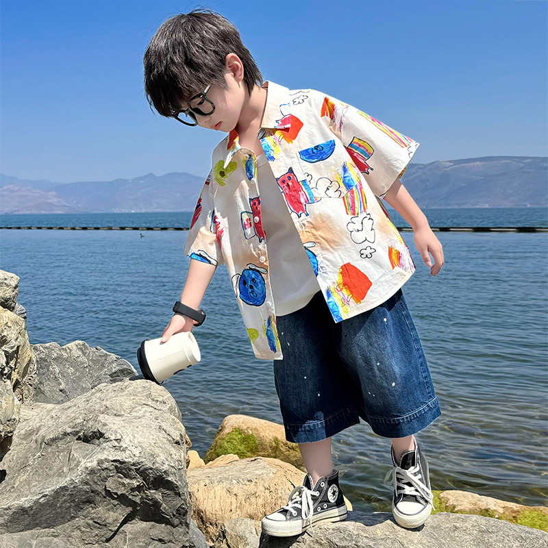 Boys' summer shirt 2024 New style Children's stylish summer short-sleeved top, boys' fashionable casual shirt thin style details Picture