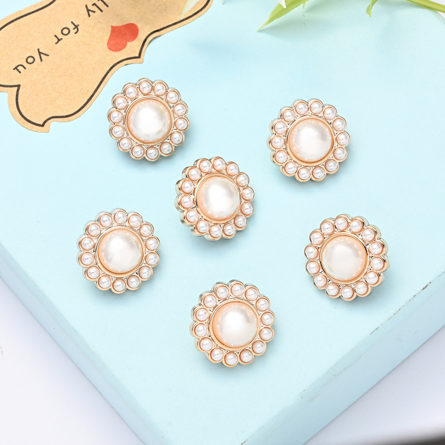 The manufacturer supplies high-end multi-color diamond-encrusted and beaded heavy-duty button round lady's clothing decorative buttons for wholesale and customization Application Scenario
