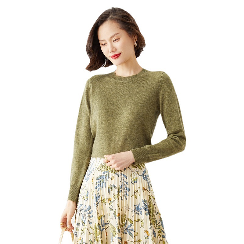European 2022 autumn/winter new style small round-neck sweater for women, paired with a knitted base layer, large-sized long-sleeved slim wool sweater Item Picture