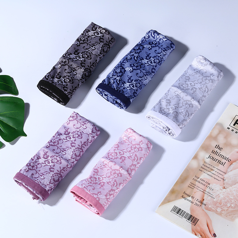 Middle-aged and elderly large-sized women's printed triangle pants, milk silk, comfortable and breathable, hip-hugging mid-waist underwear for aunties Specification image