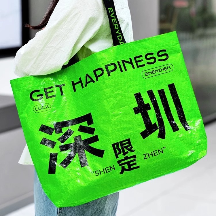 Customized hand-held woven bags for exhibitions, oversized eye-catching bags for shopping, hand-held eco-friendly snake skin bags, and logos details Picture