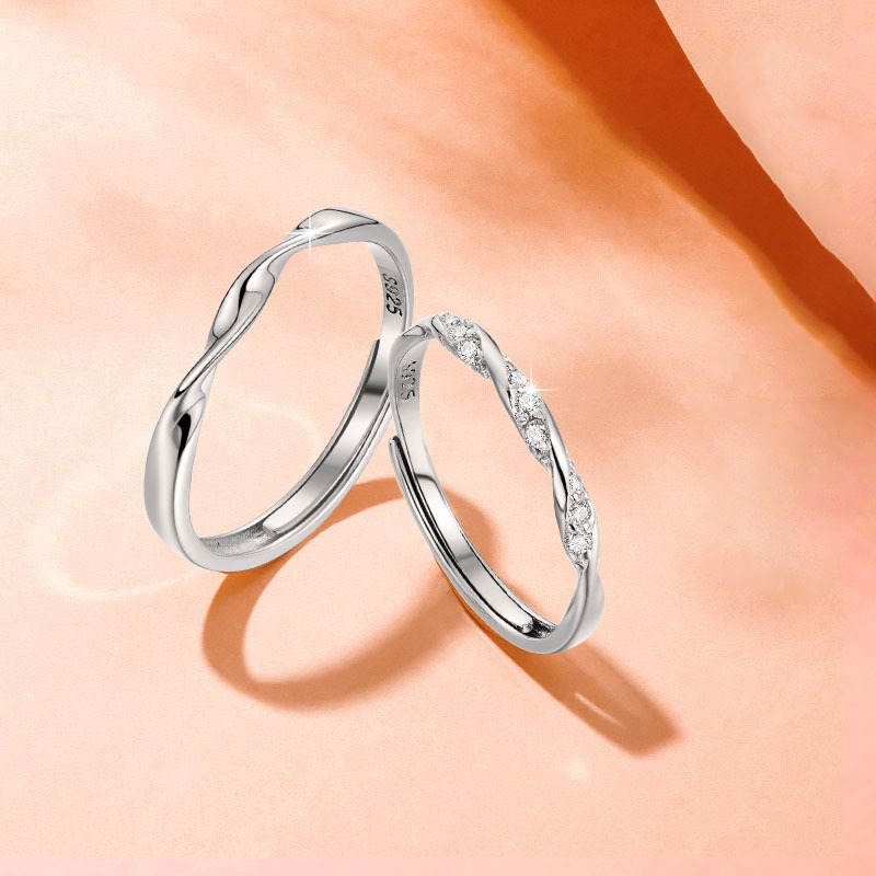 Mobius couple rings, a niche design for men and women on Instagram, high-end Japanese and Korean couple rings, simple and elegant open rings details Picture