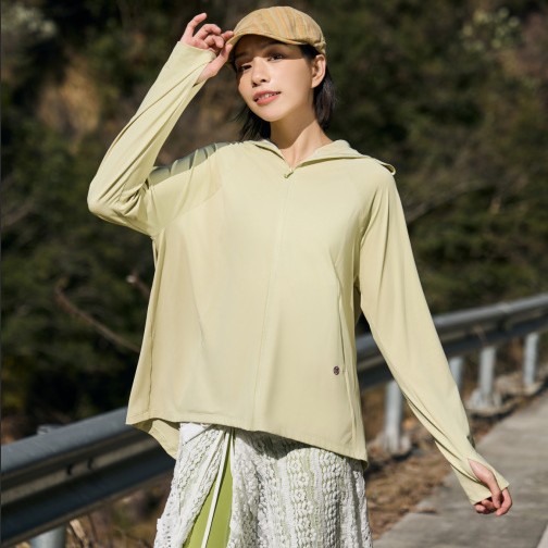 Women's sun-protective clothing with a large brim, breathable and UV-resistant top coat. Summer outerwear: Sun-protective cardigan with a large brim details Picture