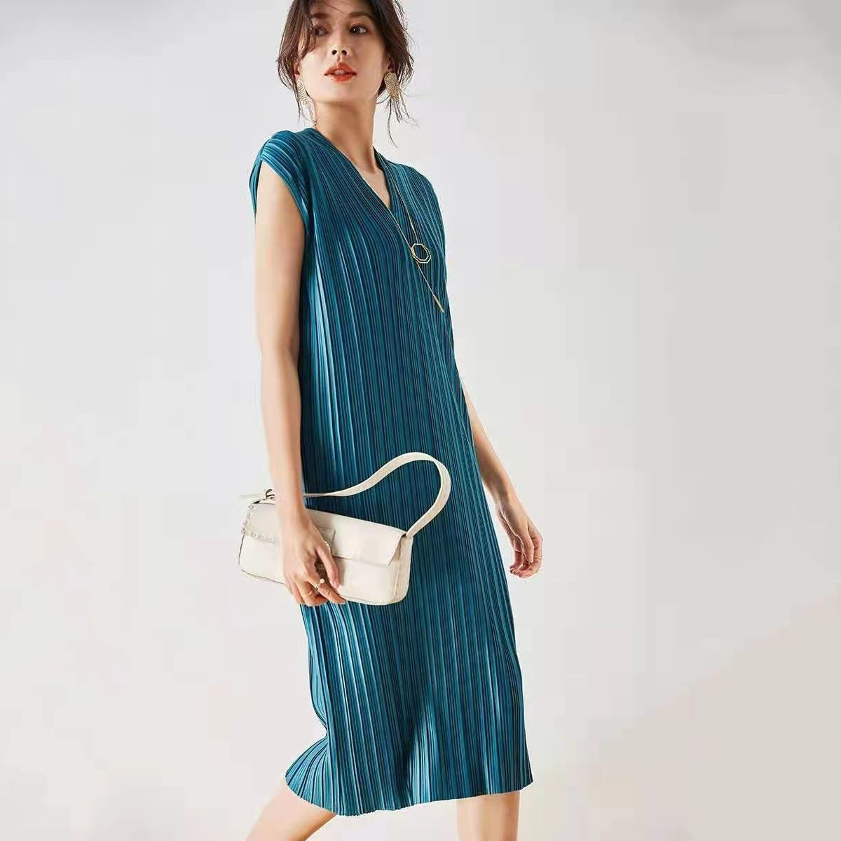 女装/旗袍少女修身气质/裙装/连衣裙/非洲服饰细节图