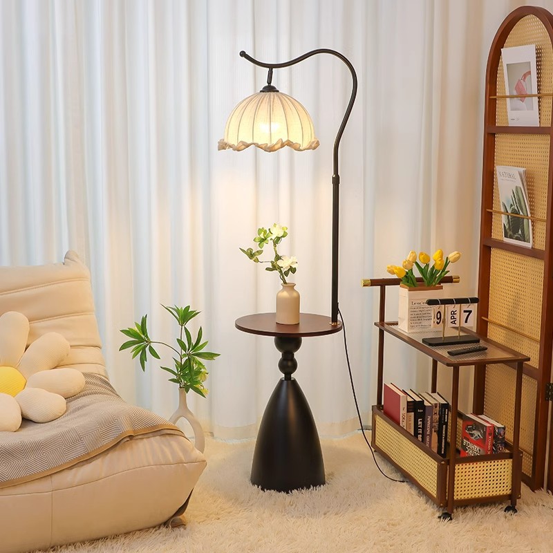 Chinese ancient style living room floor lamp sofa next to the superior atmosphere bedroom bedside French retro decoration upright table lamp Application Scenario