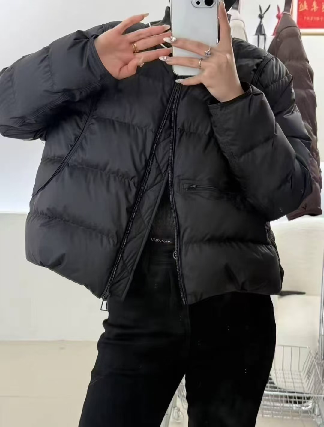A light, short and warm round-neck duck down jacket for women in the autumn and winter of 2025, a simple and fashionable white duck down warm coat pic 5