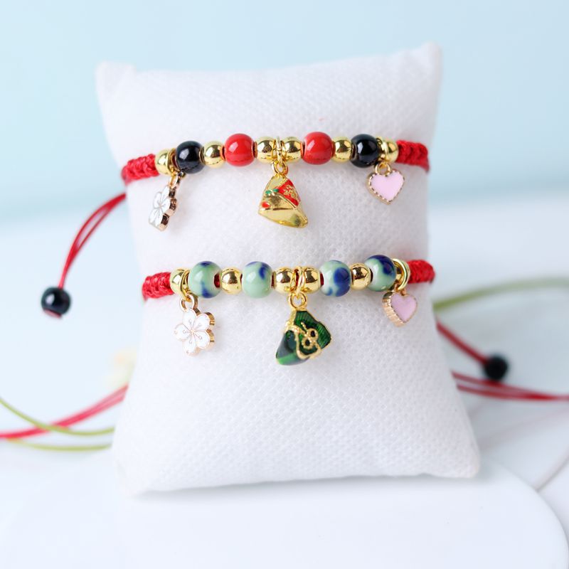 Breadtree Wholesale New Boudoir Hand Braided Rope Fashion Cartoon Pendant Bracelet Students String Hand Jewelry Gifts Application Scenario