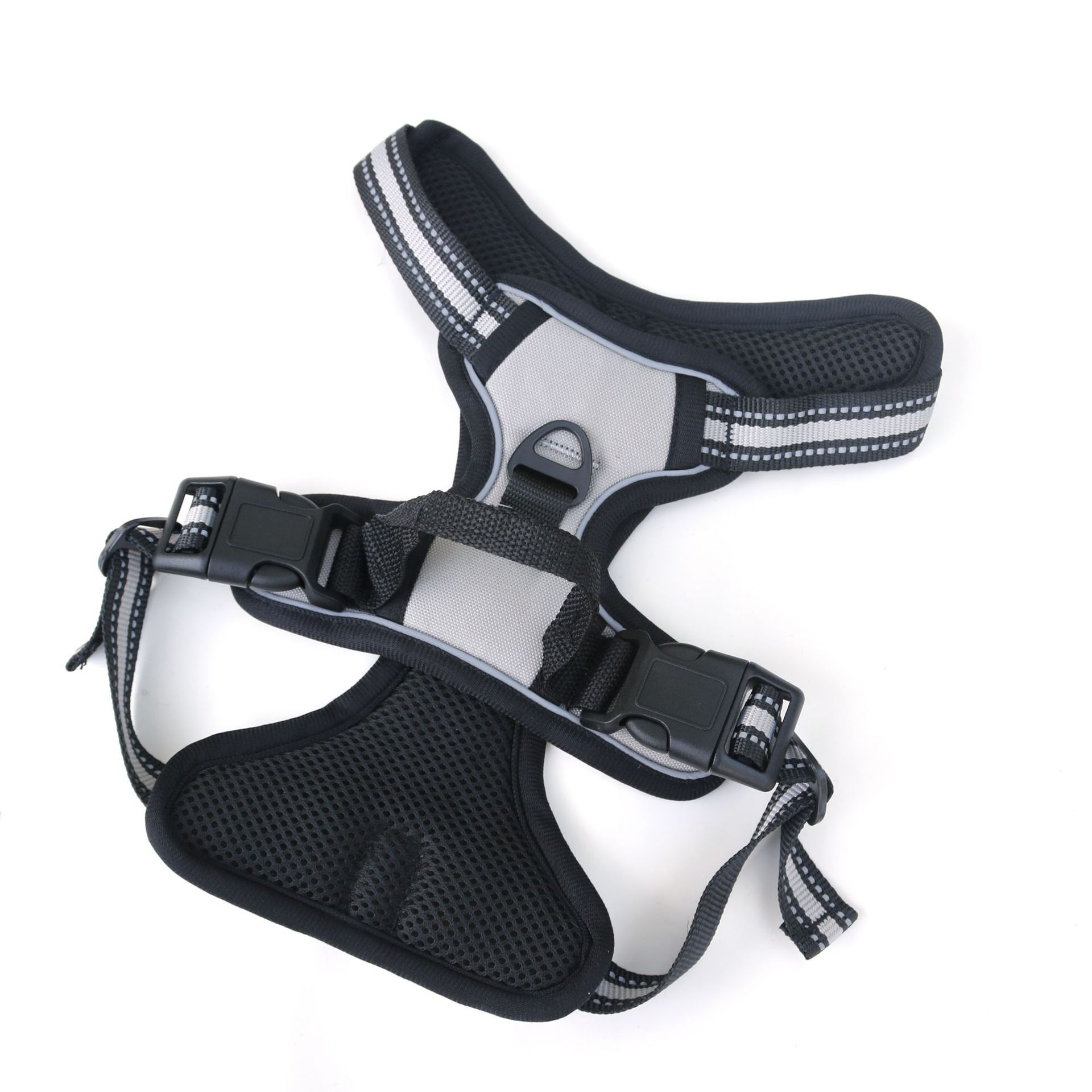 Amazon reflective pet chest strap dog leash explosion-proof chest strap dog vest type leash Application Scenario