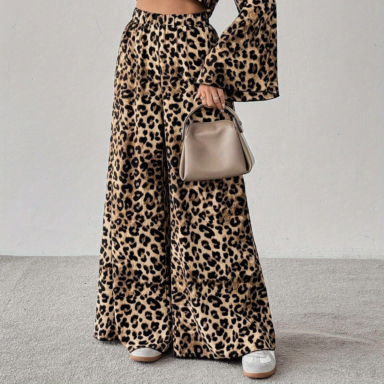 Cross-border European and American women's clothing exclusive 2-piece set for women, including leopard print round-neck, long-sleeved, short and wide-leg pants sets Specification drawing