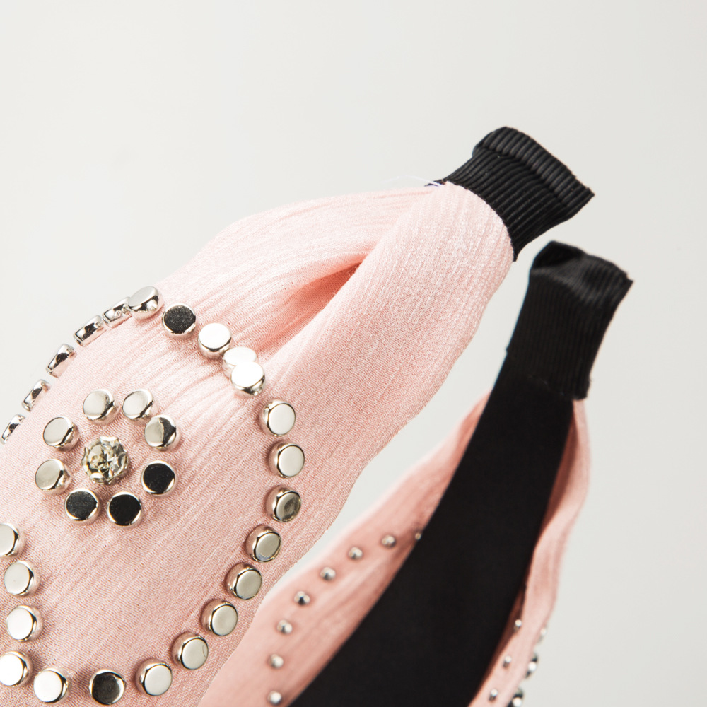 Hair Band Europe And The United States Wide Edge Fabric Knot Hair Band Simple Personality Nail Bead Head Band Women Light Luxury Senior Sense Hair Accessories Application Scenario