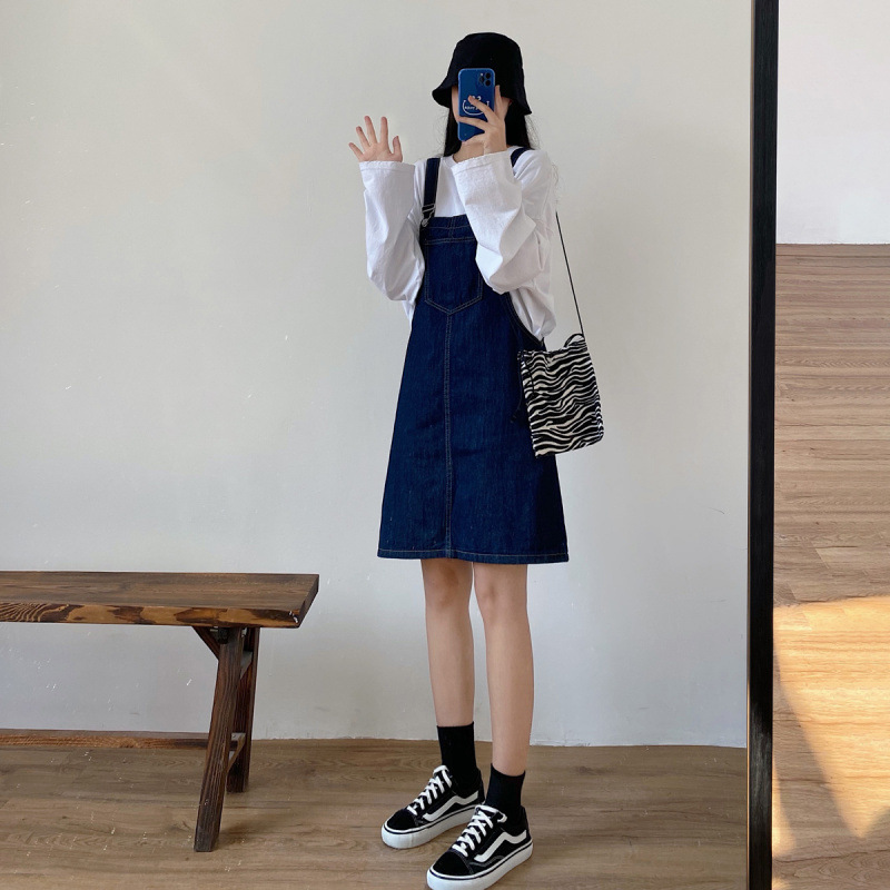 The 2025 summer new strappy dress for women, a fashionable and laid-back style student halter denim dress details Picture