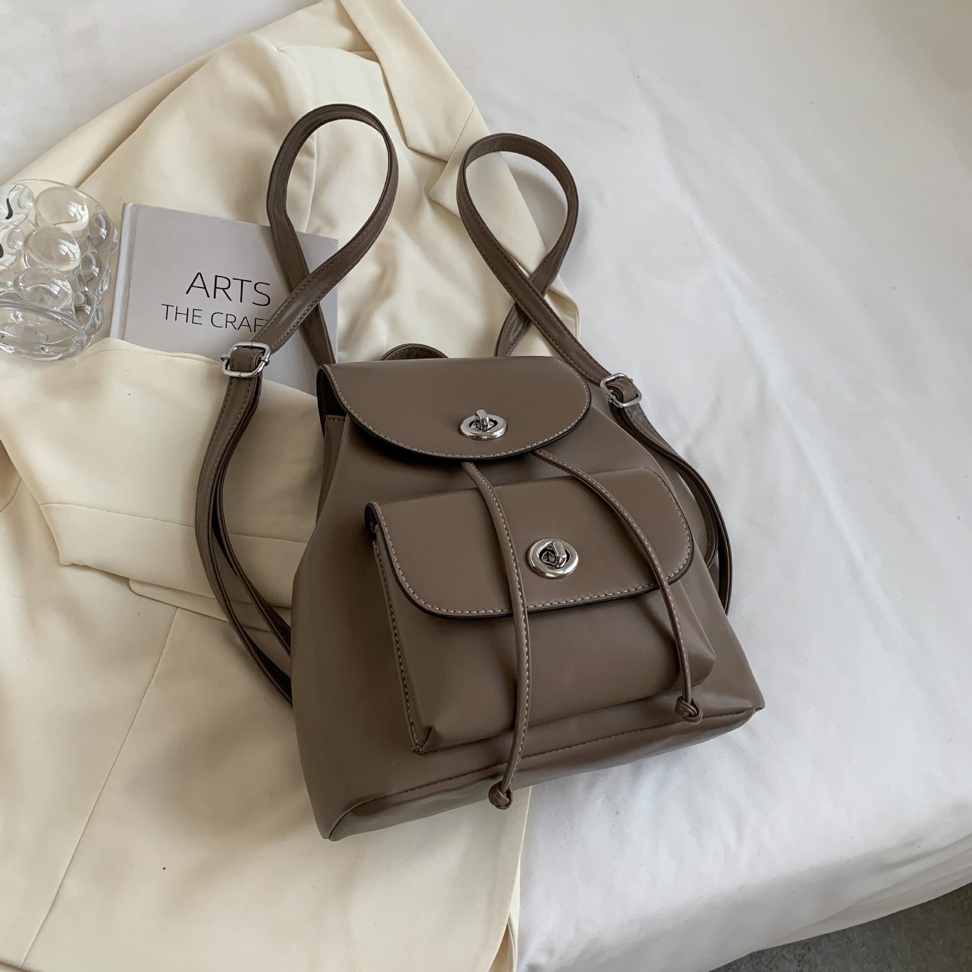 New PU leather fashionable and trendy backpack Item Picture