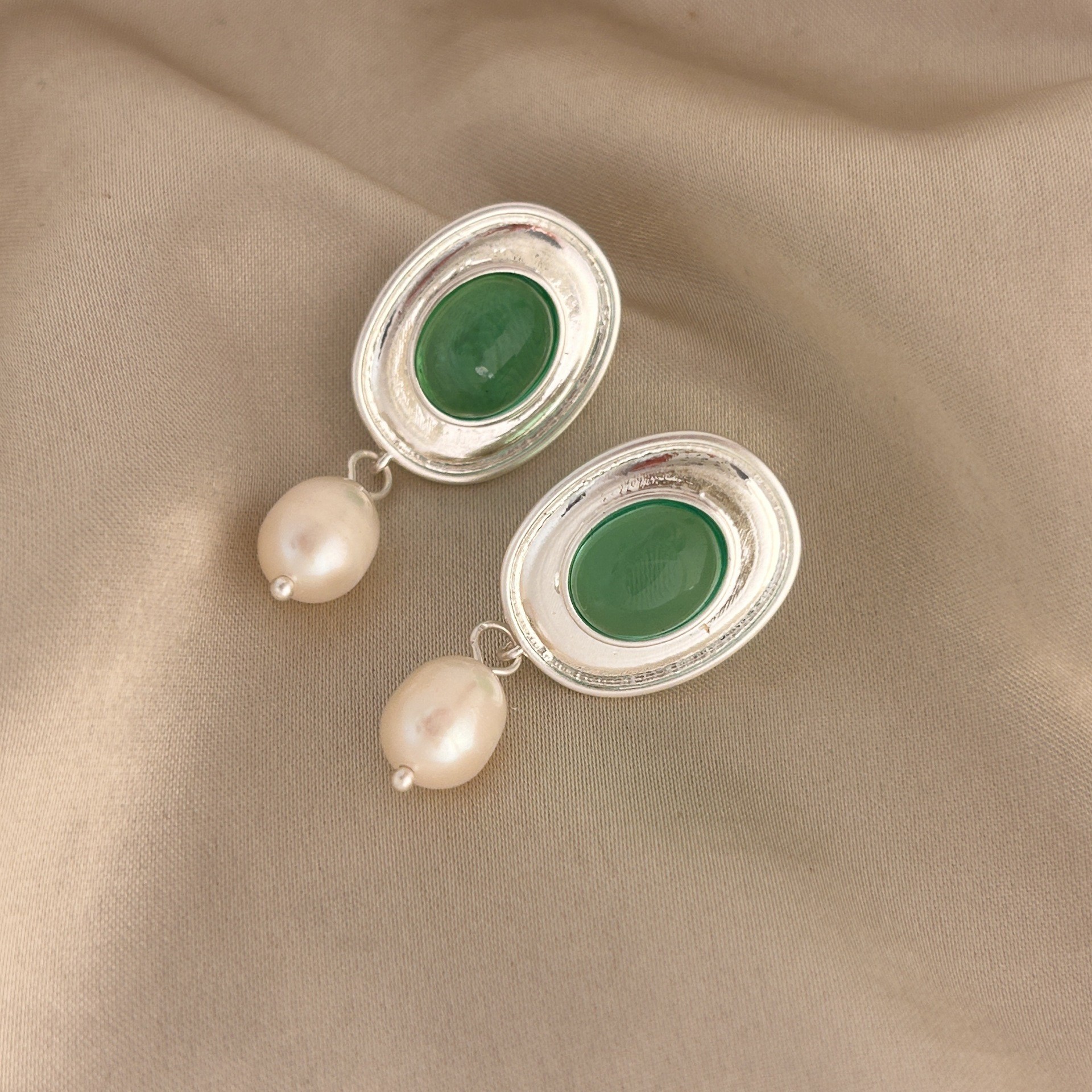 French retro oval Baroque pearl earrings, forest style, light luxury, high-end feel, simple and elegant silver needle earrings for women pic 7