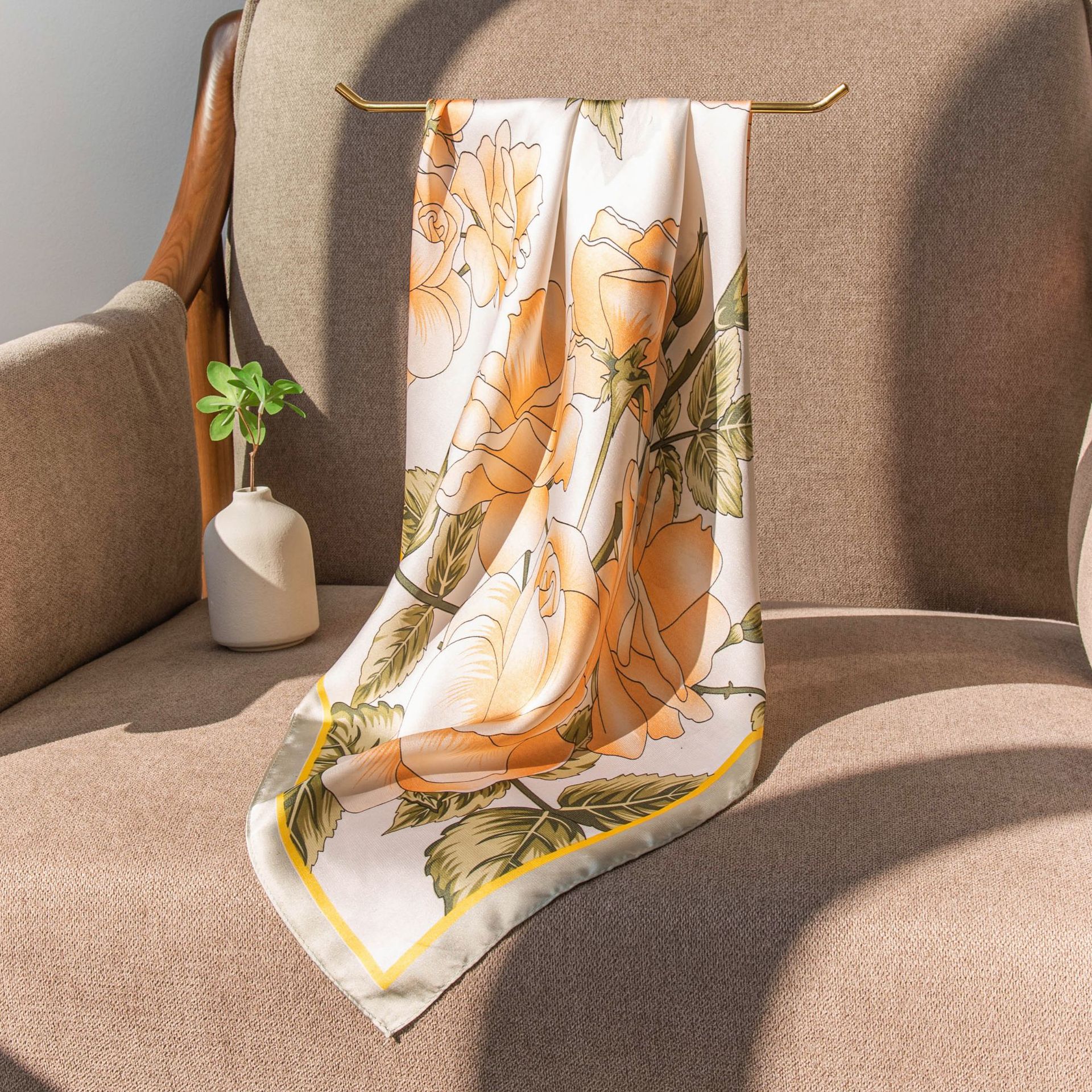 Cross-border spring Korean version small floral print 70 small square scarf Women's high-end scarf, fashionable commuting printed faux silk scarf details Picture