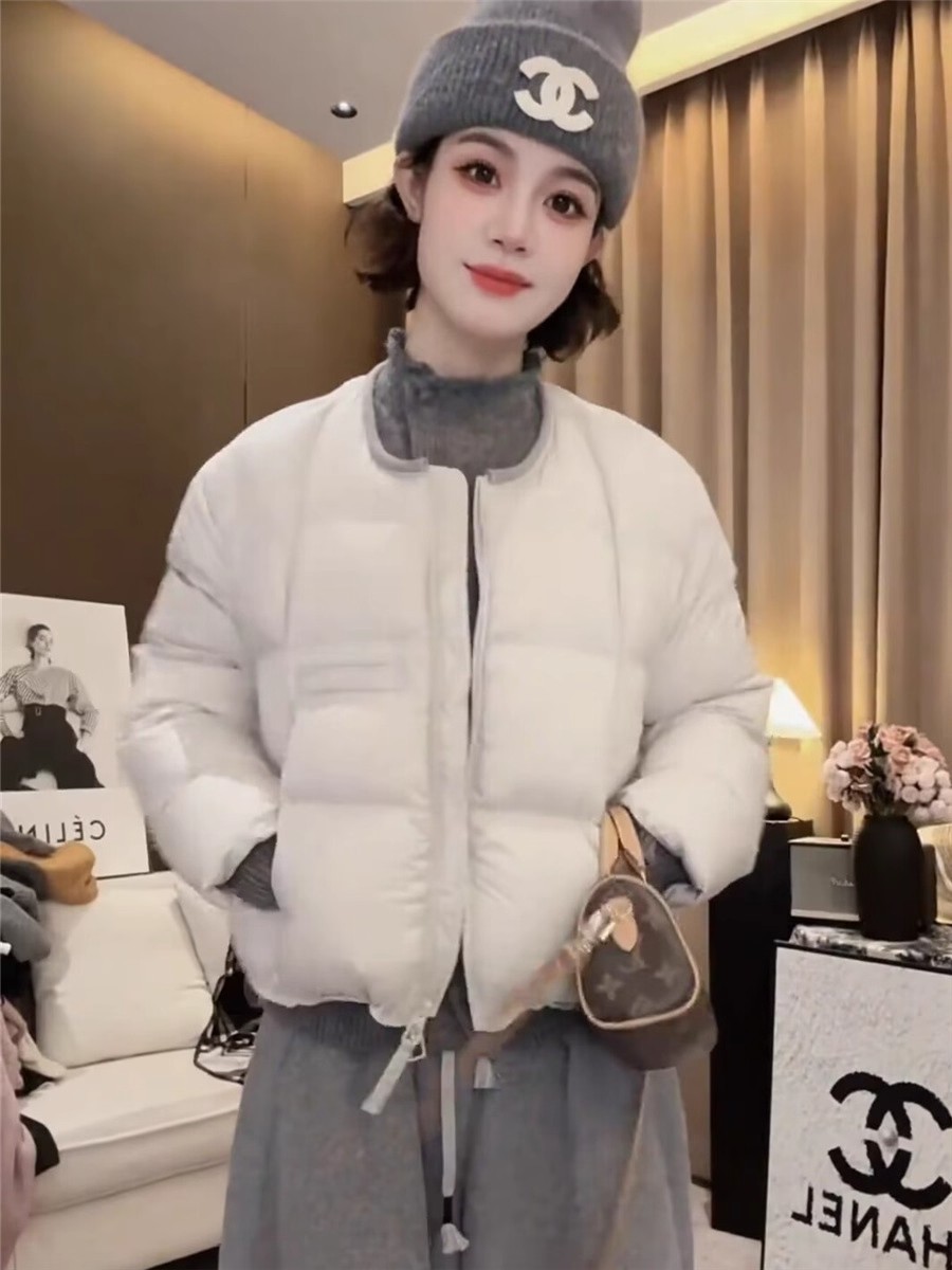 2025年冬季新款时尚短款羽绒服女小个子圆领加厚白鸭绒面包服外套详情8