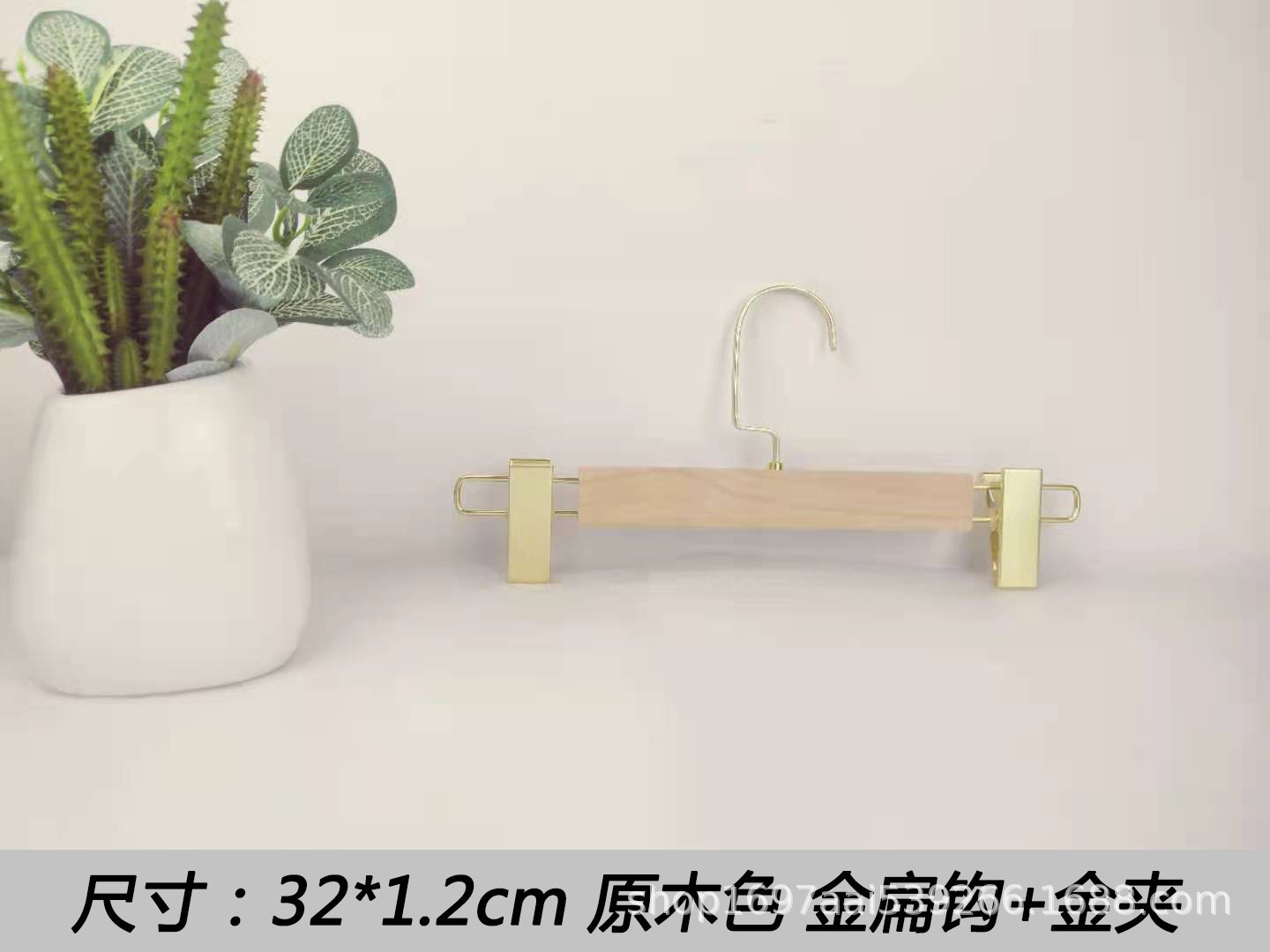 A Solid Wood Coat Hanger Manufacturers Wholesale Clothing Store Hotel Special Clothing Drying Non-Slip Home Wooden Coat Hanger Hanging Item Picture