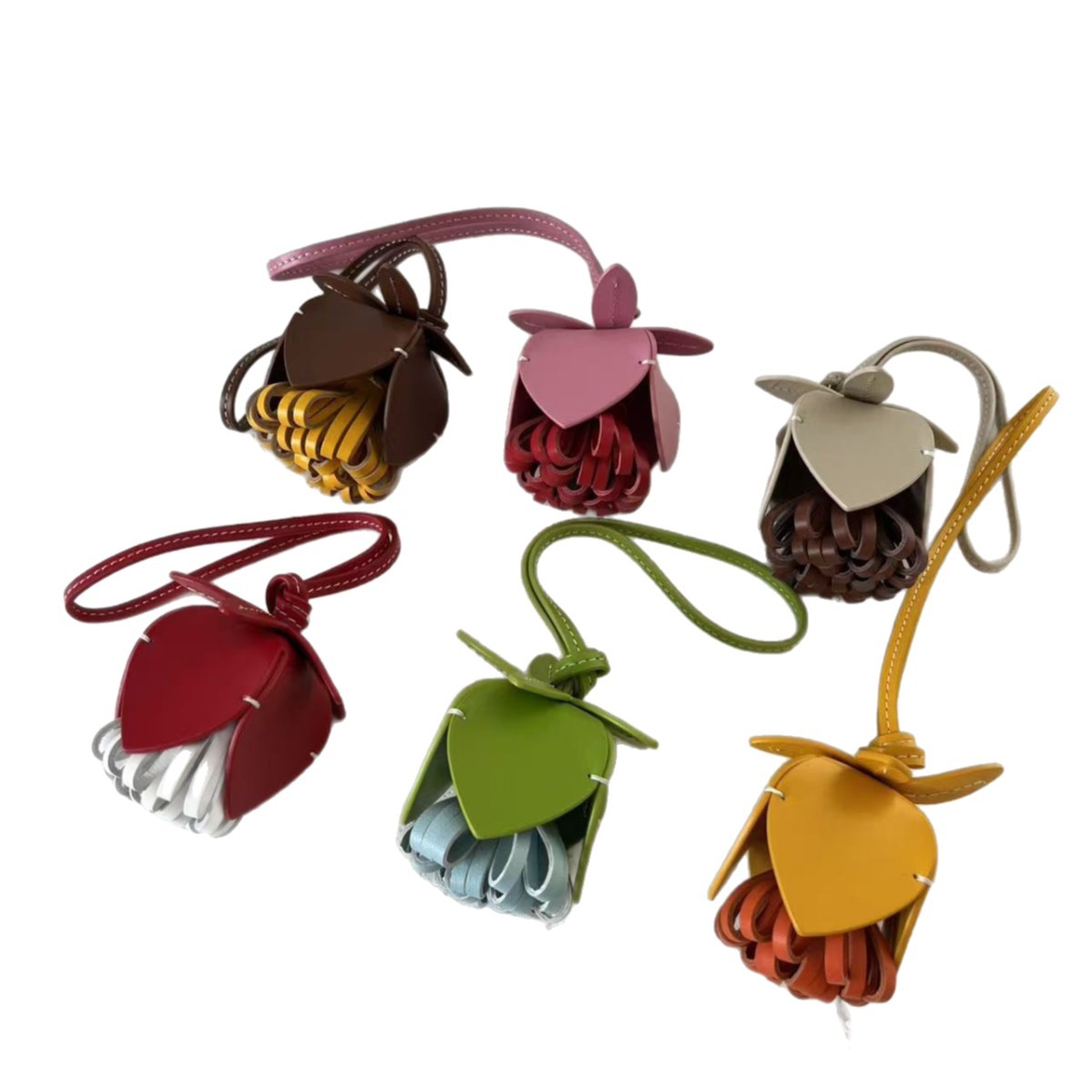 miu's MIu series of genuine leather handcrafted flower bud and flower bag pendants are affordable car pendants and keychains details Picture