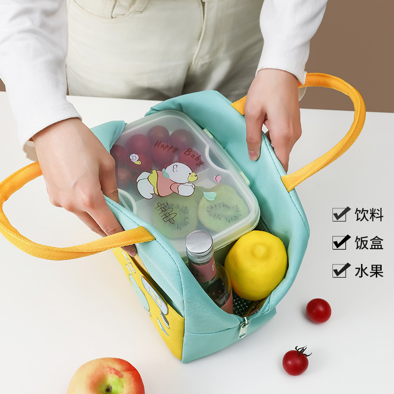Cute cartoon hand-held bento bag, lunch box, insulated bag, lunch bag, student thickened aluminum foil storage insulated meal bag Application Scenario