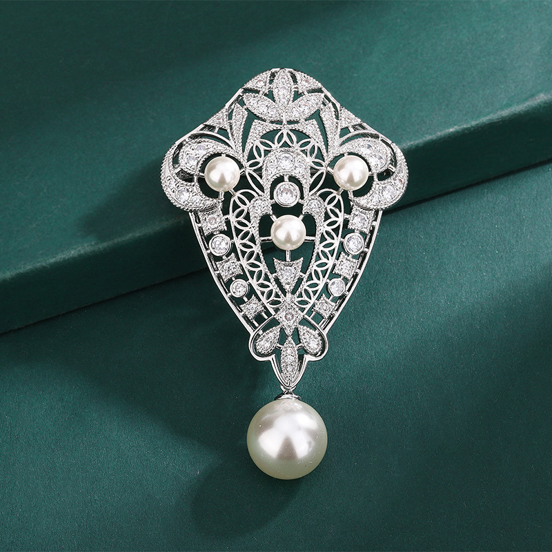 Pearl brooch, wedding dress fixing accessory, brooch, water diamond, pearl, Baroque butterfly brooch Specification image