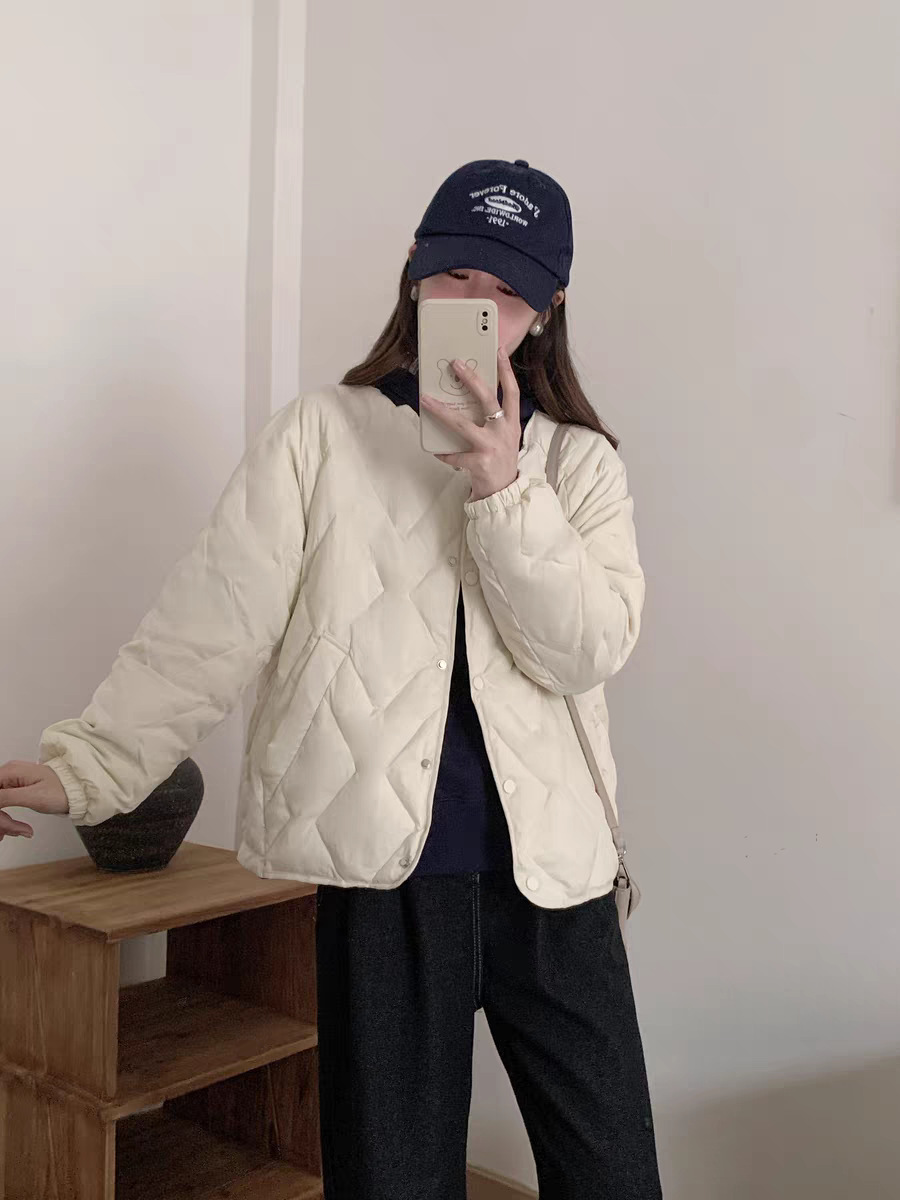 Diamond-patterned light down jacket for women, short style 2025, fashionable autumn and winter warmth, petite white duck down inner jacket details Picture