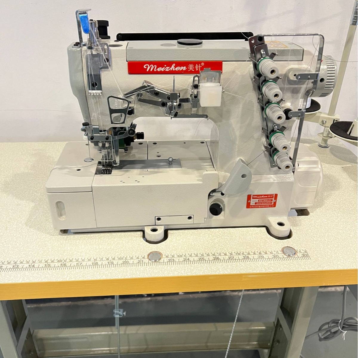 Blanket edge wrapping machine, three-needle five-thread direct drive tensioning machine, 冚 vehicle, double-needle cutting vehicle, automatic thread cutting, industrial sewing machine details Picture