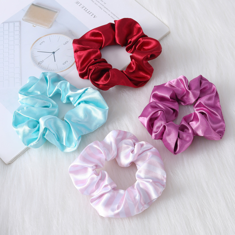 Pure Color Imitation Silk Large Colon Satin Silk Scrunchie Simple Hundred Hair Rope Headband Headband Spot Wholesale Application Scenario