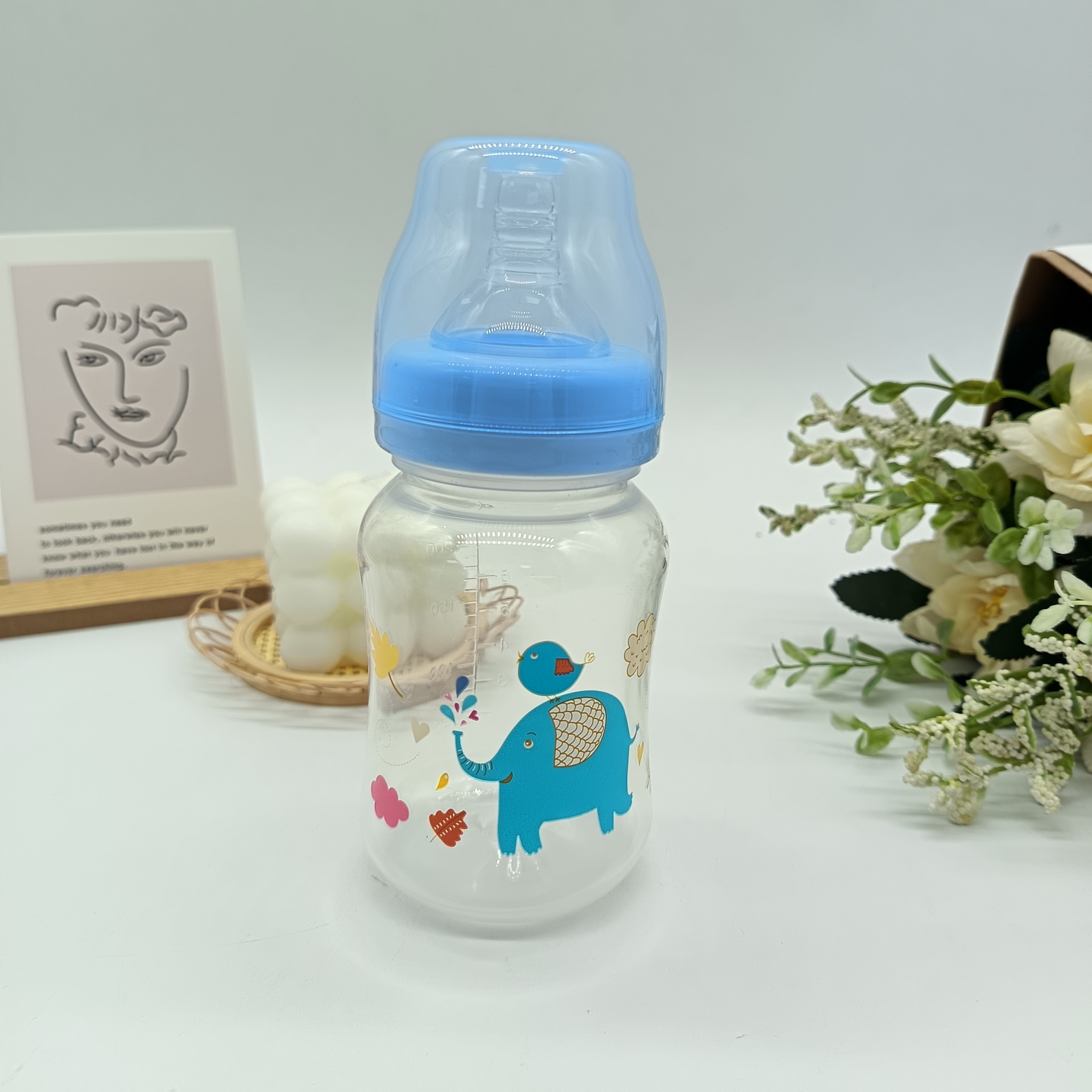 Hot-selling wholesale of children's drinking cups, baby bottles, wide-mouthed cartoon pattern plastic baby bottles made of pp material Specification drawing