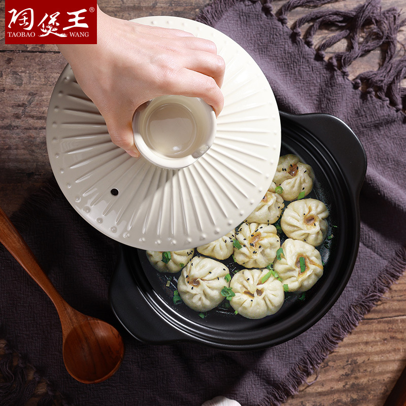 The Tao Bao Wang Planet series ceramic clay pot features cartoon relief illustrations of the universe and starry sky, and is a high-temperature resistant ceramic pot details Picture