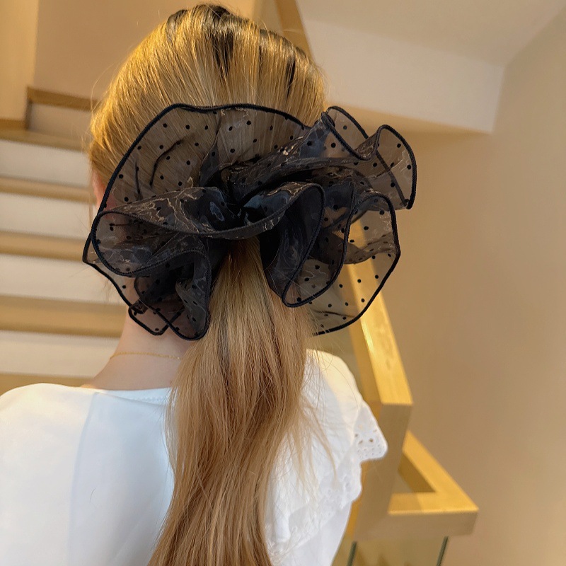 The new hair accessory from Dongdaemun, South Korea, features a stylish polka dot hair band with a high-end feel. It also offers a low ponytail and a hair tie for women Specification image
