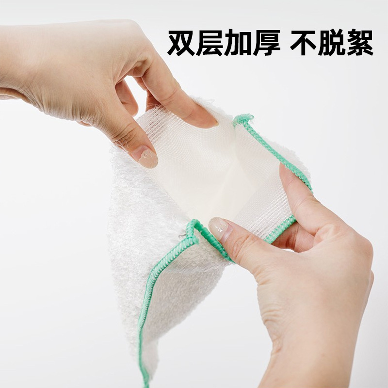 Customer Using Premium Dishcloth