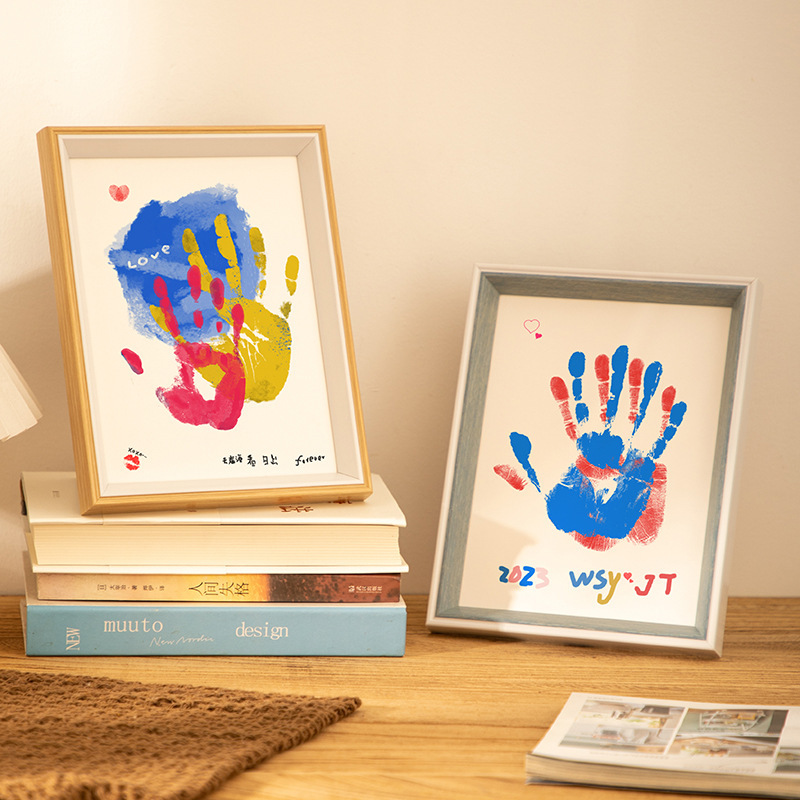 Creative Qixi Festival Valentine's Day couple color palm print display stand photo frame DIY wall hanging gift 810-inch A4 wholesale Application Scenario