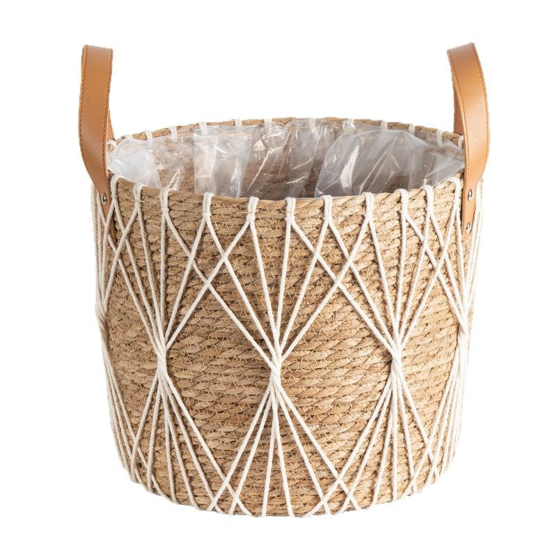وهذه السلال مزخرفة بالعشب Item Picture