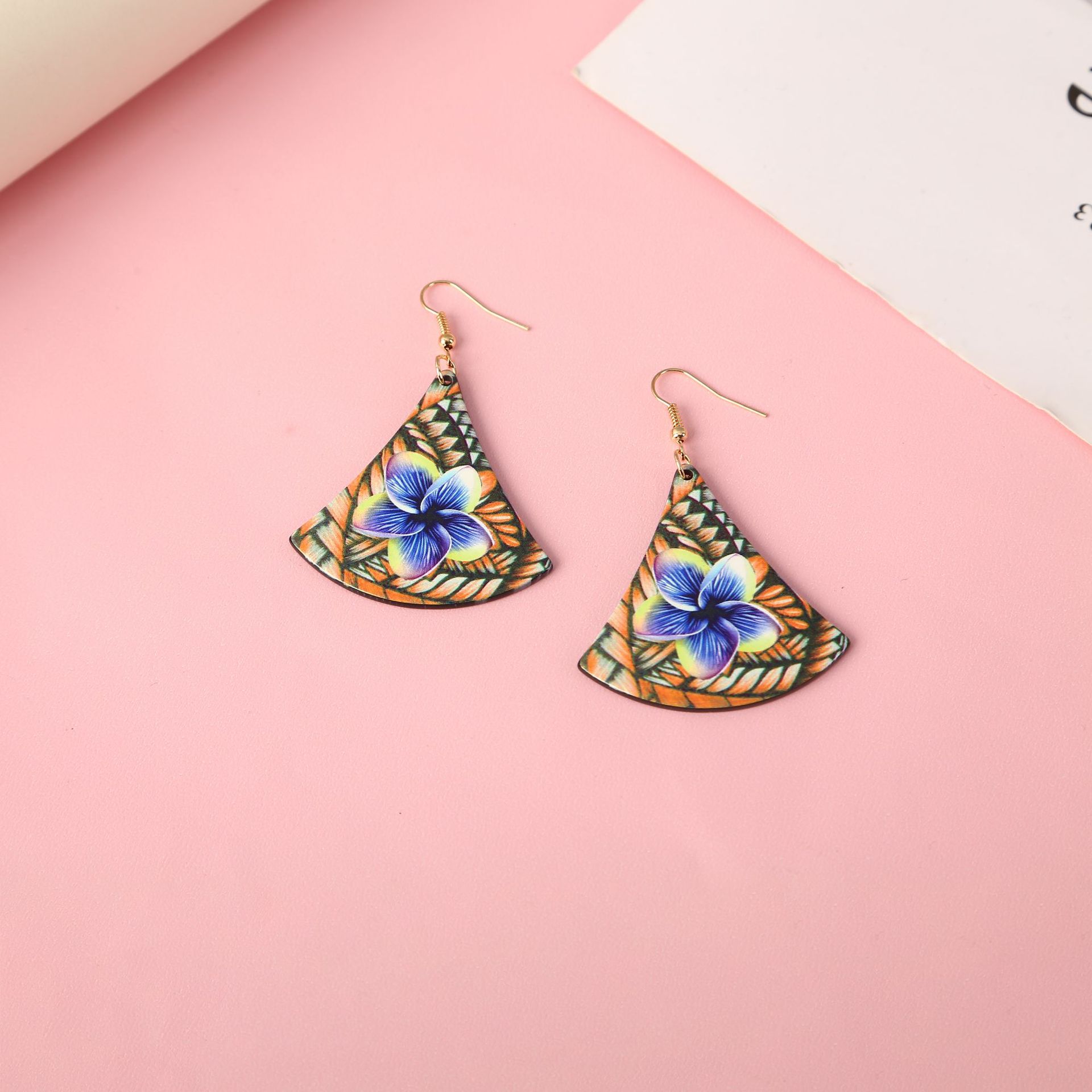 Wanxianger Cross Border Earrings Autumn And Winter Triangle Ginkgo Leaf Fan Acrylic Earrings Five Leaf Flower Drops India Application Scenario