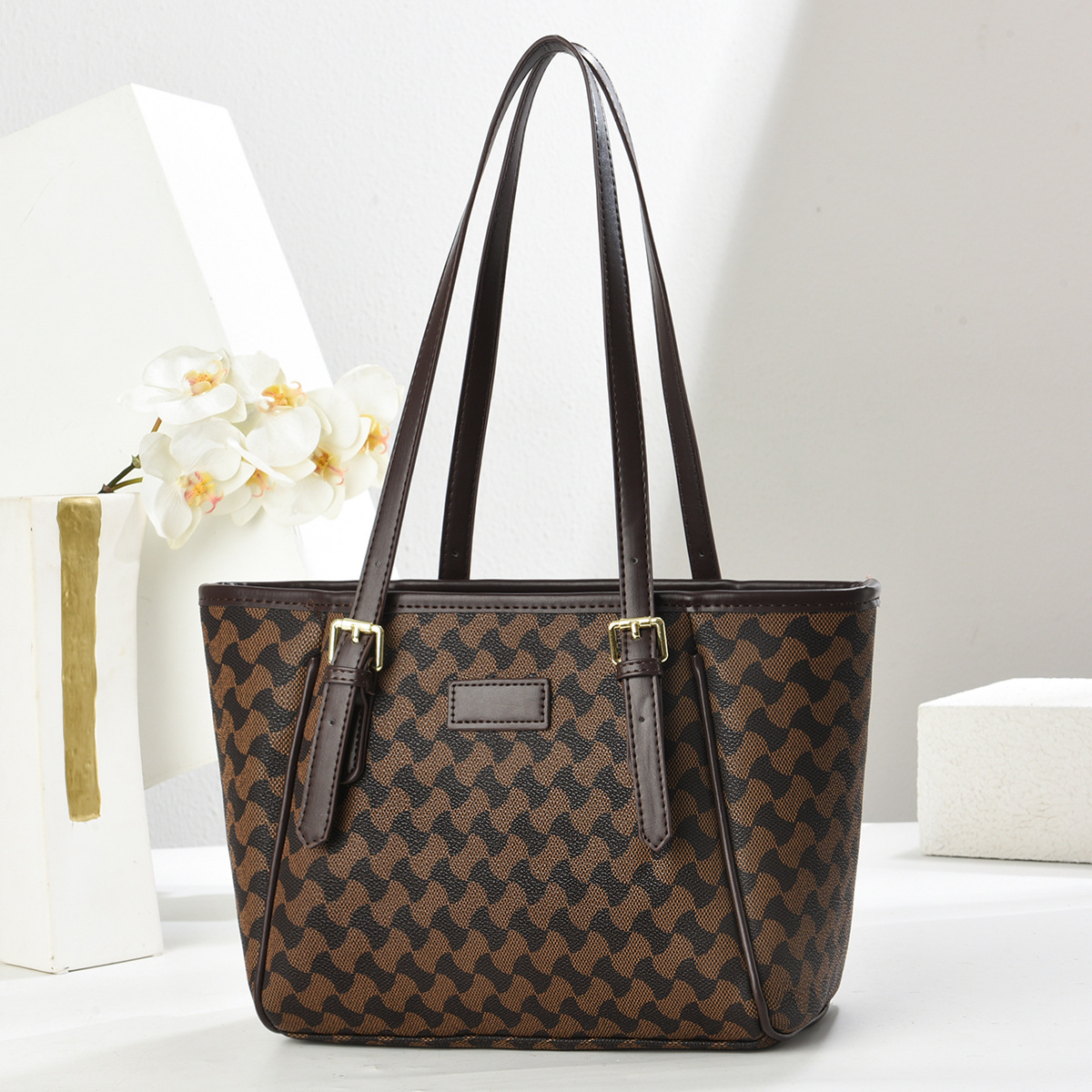 European and American retro foreign trade textured tote bag summer edition women's versatile textured large-capacity versatile commuting single-shoulder bag details Picture