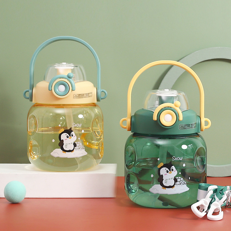 2023 Spring/Summer large-belted water cup, plastic, cute and creative, children's and primary school students' military training straw, large-capacity water bottle, durable