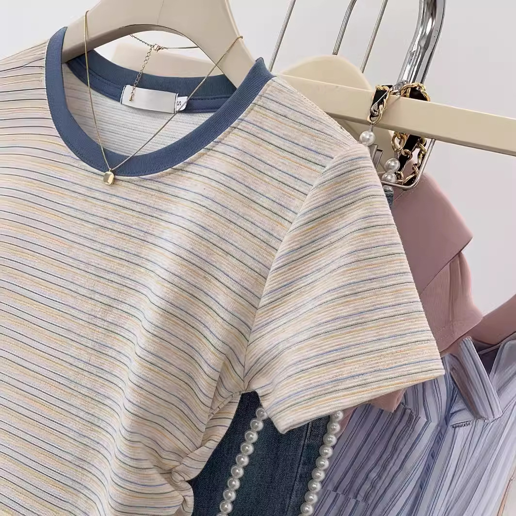A color-blocking striped short-sleeved T-shirt for women with a spring and summer design sense. It's a niche, slimming, shoulder-length T-shirt as a base layer and a top for hair replacement Specification image
