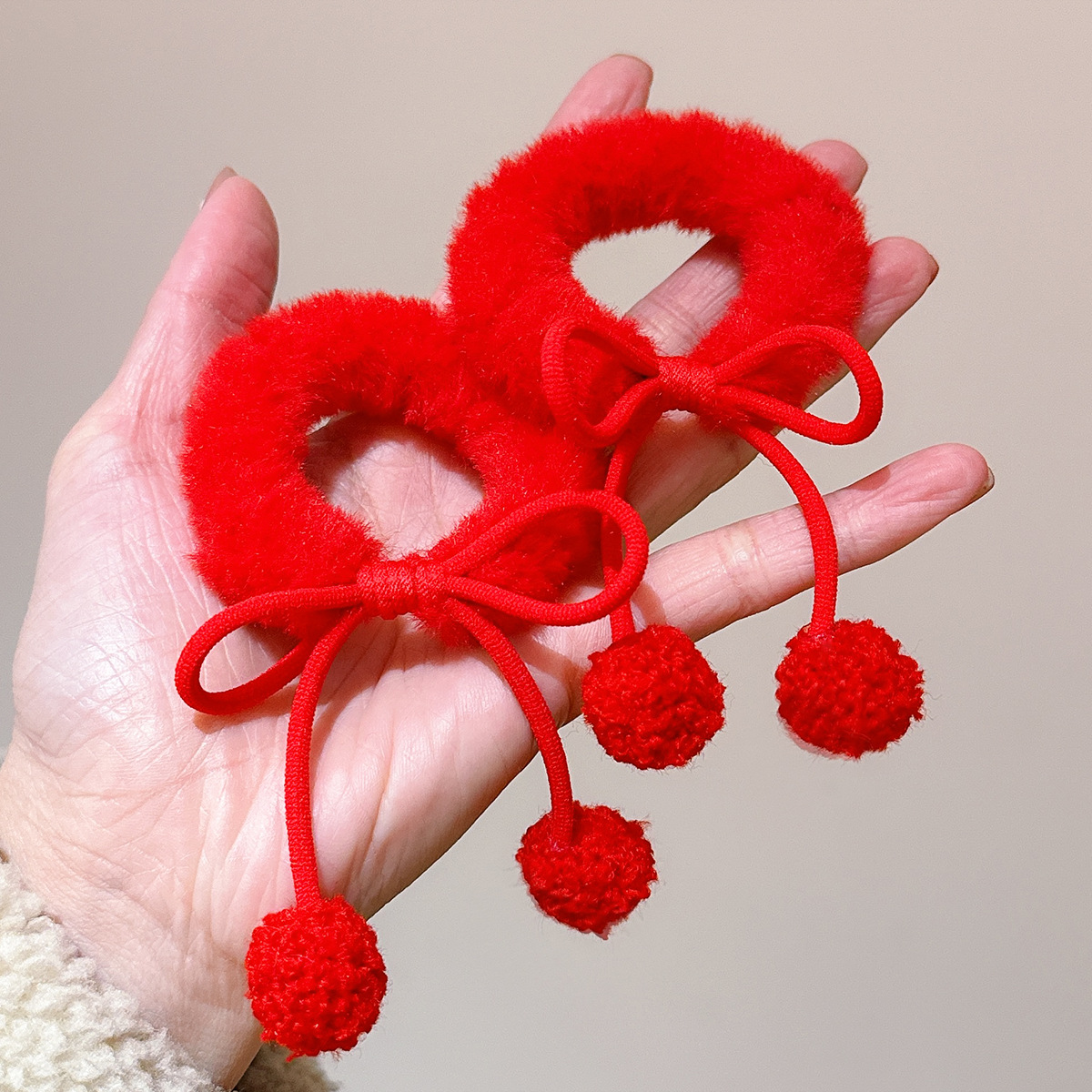 Korean high-elasticity pom-pom hair tie for women, ins cute hair accessory, autumn and winter plush hair band headband details Picture