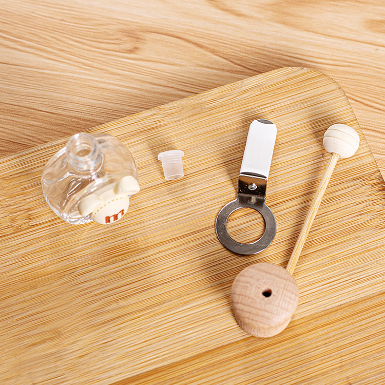 Cute cartoon car air outlet perfume bottle, car cartoon empty bottle goddess accessory Specification image