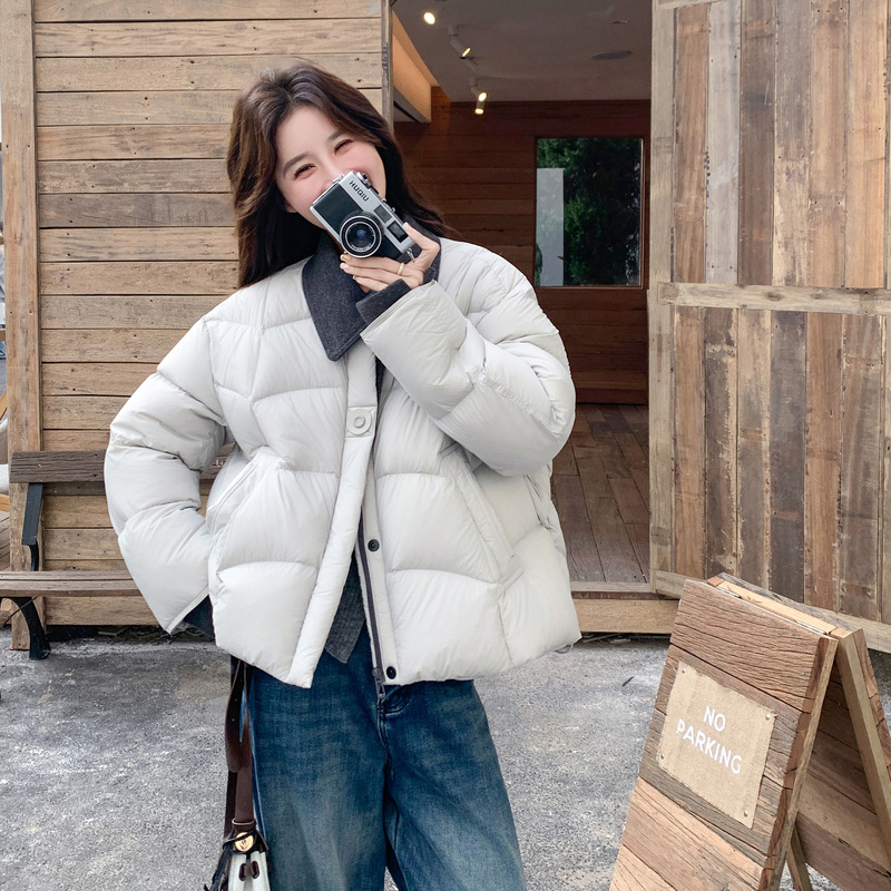 A 90-inch white duck down jacket with a contrasting collar for women, a new winter Korean-style casual loose bread jacket Application Scenario