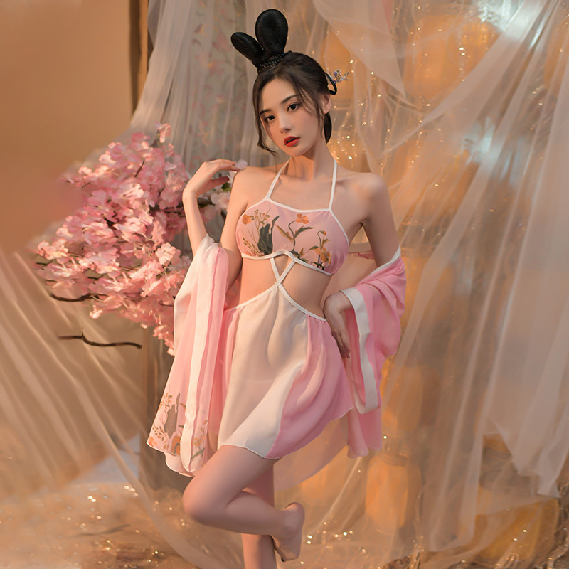 A set of printed ancient-style dress and romantic underwear, a trendy and retro Hanfu and Tang suit, and passionate clothing Application Scenario